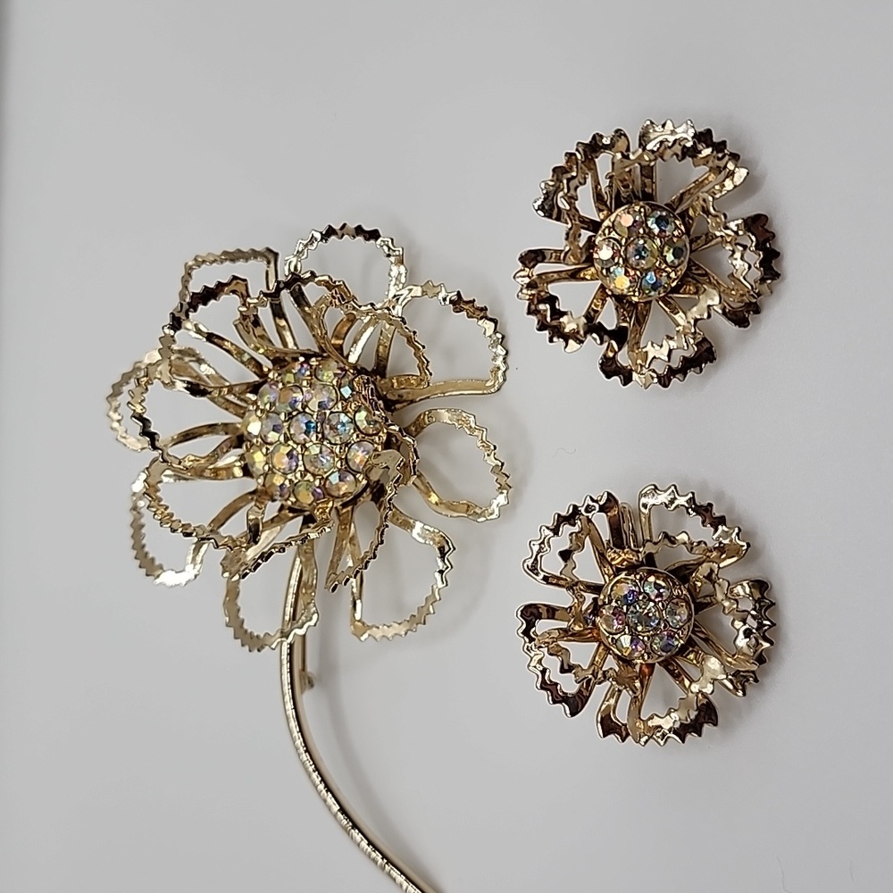 Vintage Sarah Coventry Allusion Brooch and Earring Set - Picture 4 of 10